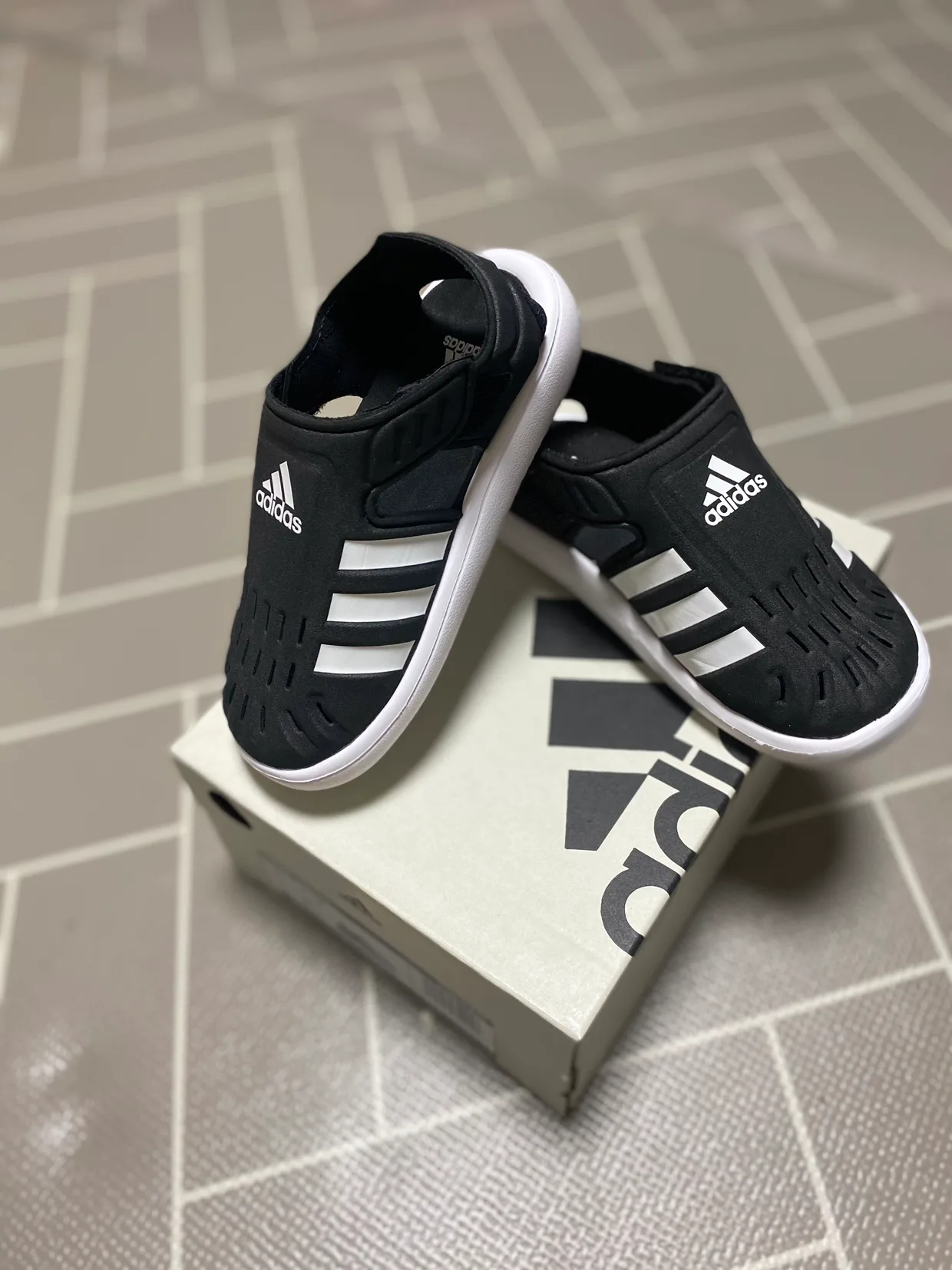 중고 신발을 팔다