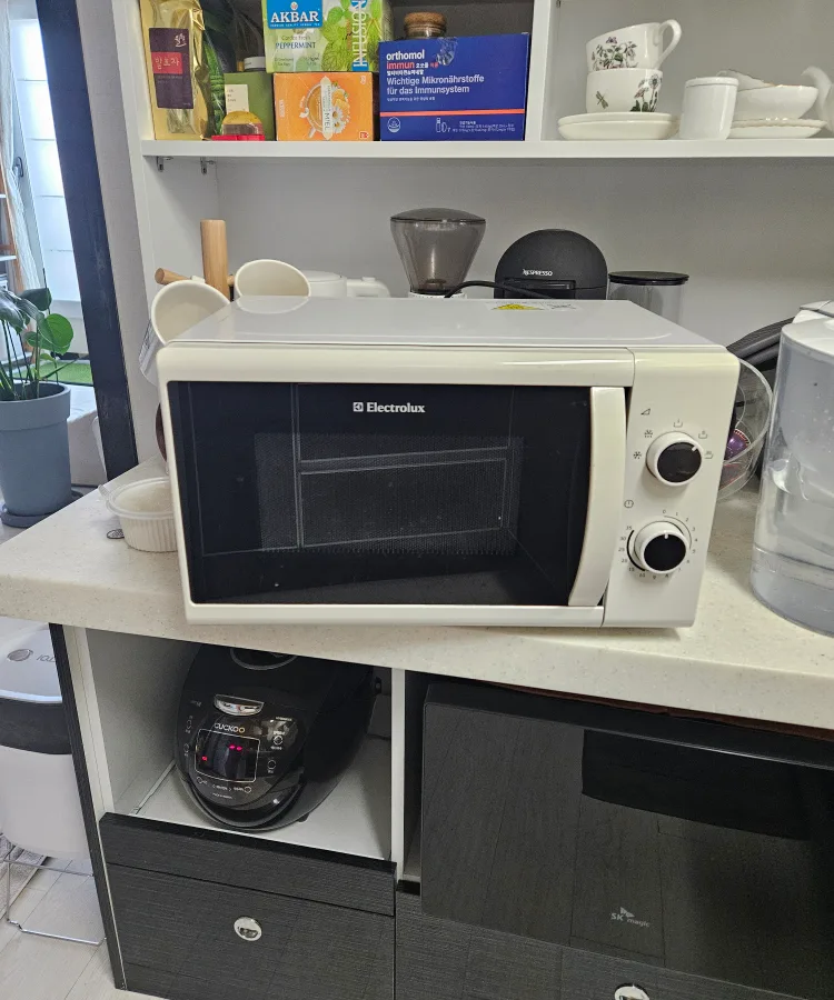 700W 중고 전자레인지 팔아요.