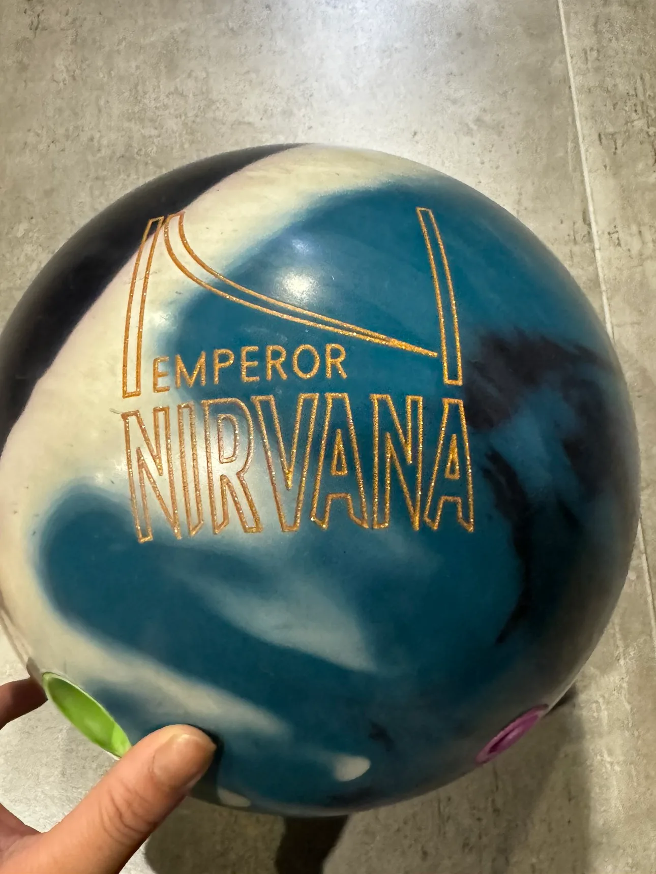 중고 볼링공 판매합니다 15p  (엠페러 너바나, 어텐션 티, 컴플리트 피직스)