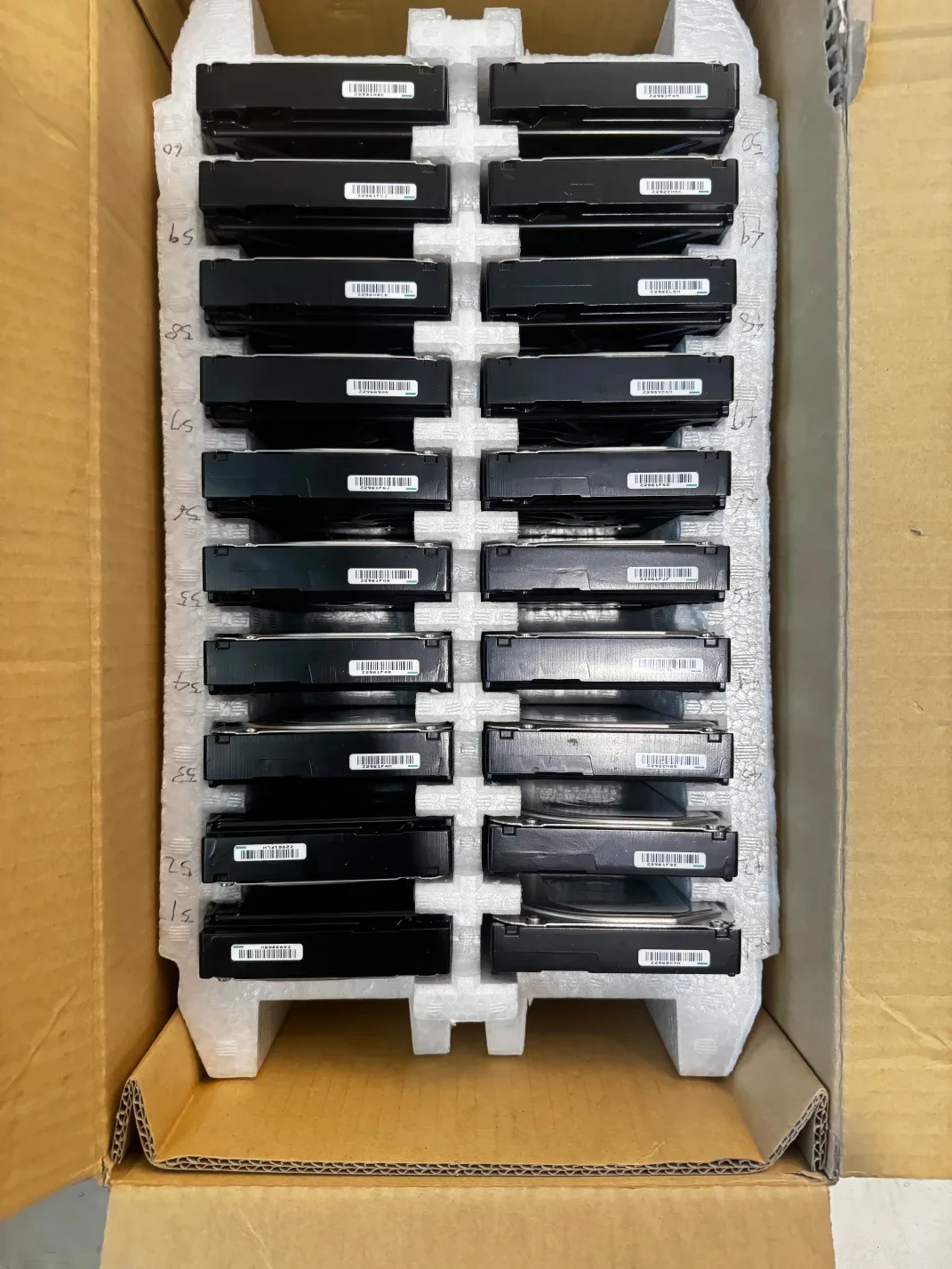 외장하드 서버용 SAS 3테라 하드 20개 판매합니다