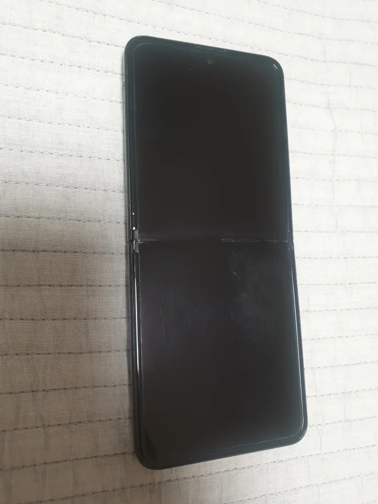 갤럭시 z플립3 중고 팝니다 생활기스 있습니다