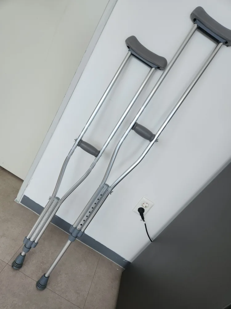 목발 한쌍 성인ㆍ 중고생 사용 알루미늄 ( 상거치대 손잡이쿠션 최ㅡ고)