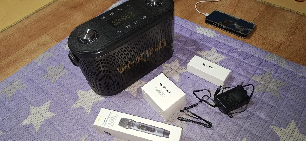 W-kING H10S 블루투스와 버스킹 겸용 앰프 스피커 몇번 안쓴 중고 팝니다. 박스만 없고 풀팩입니다.