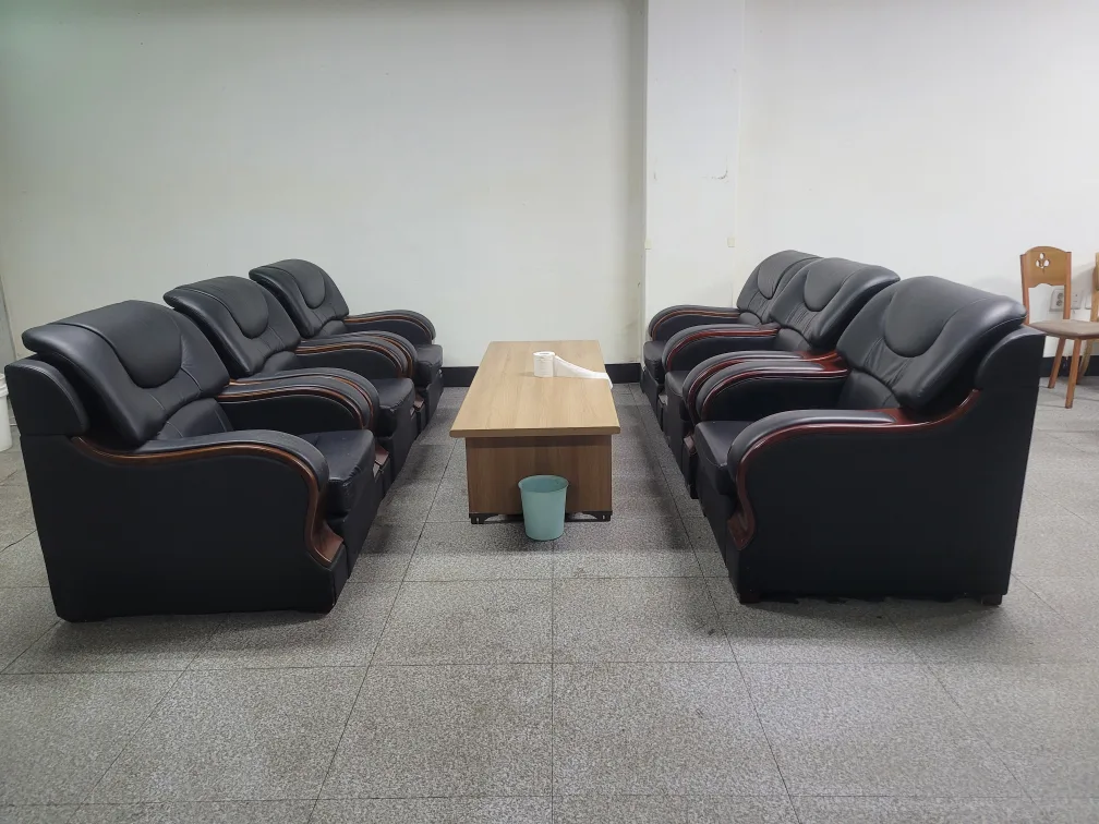 쇼파 6개하고 ,덤으로 중고 냉장고1개입니다