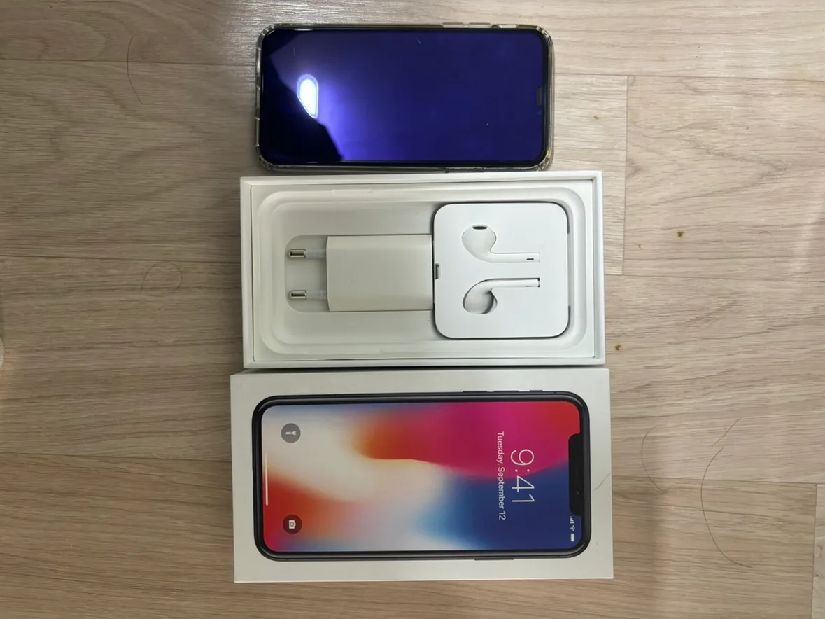 아이폰x 64g중고 부품용이나 수리해서 사용할분