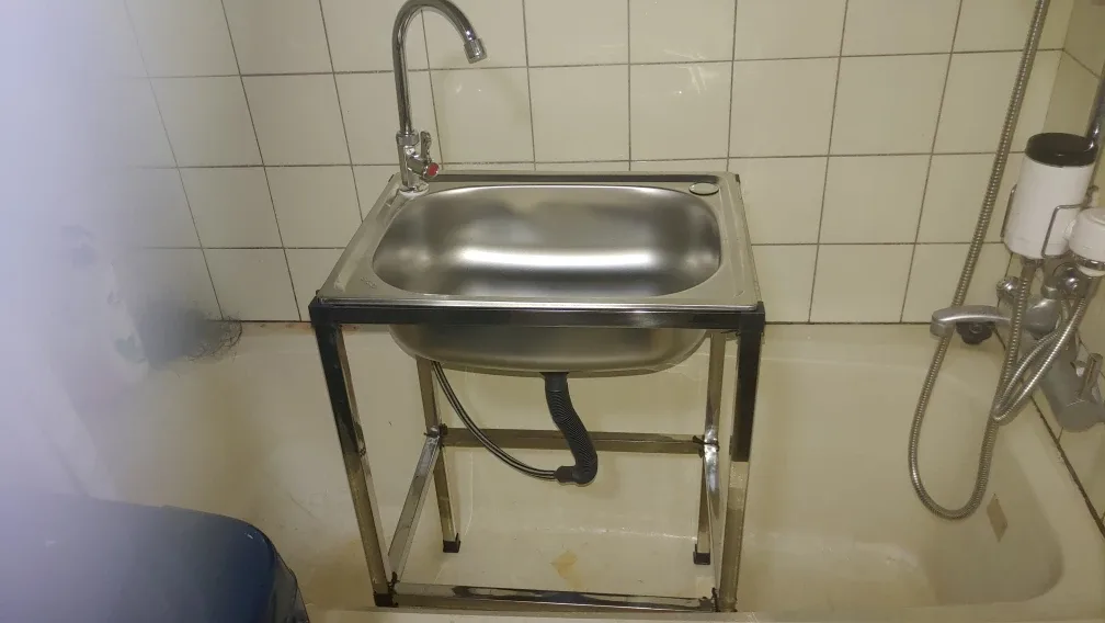 방금 수입 조립한 간이 싱크대 바로 처분