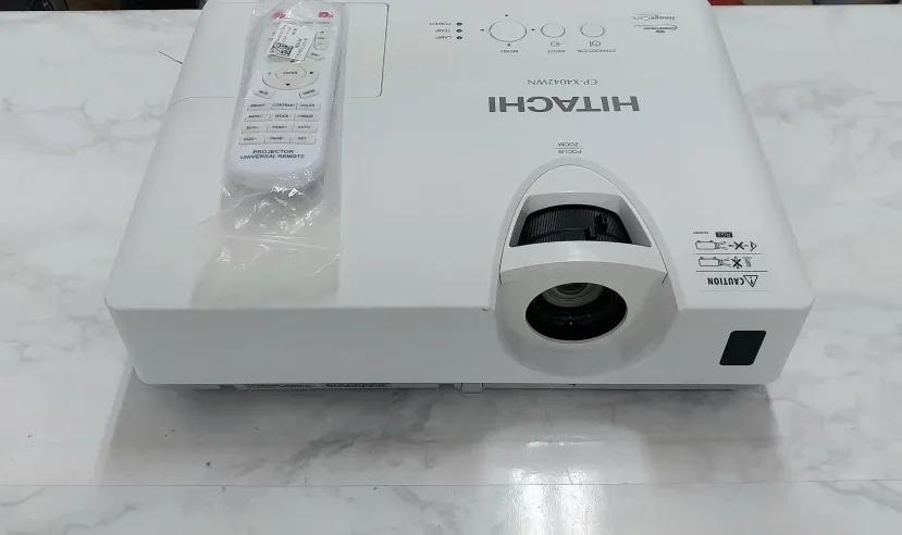 히타치 4200안시 빔프로젝터 팝니다