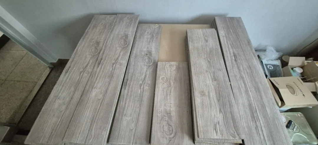 중고 데코타일 판매 합니다~ 100×20 = 70개 +a. 5만원