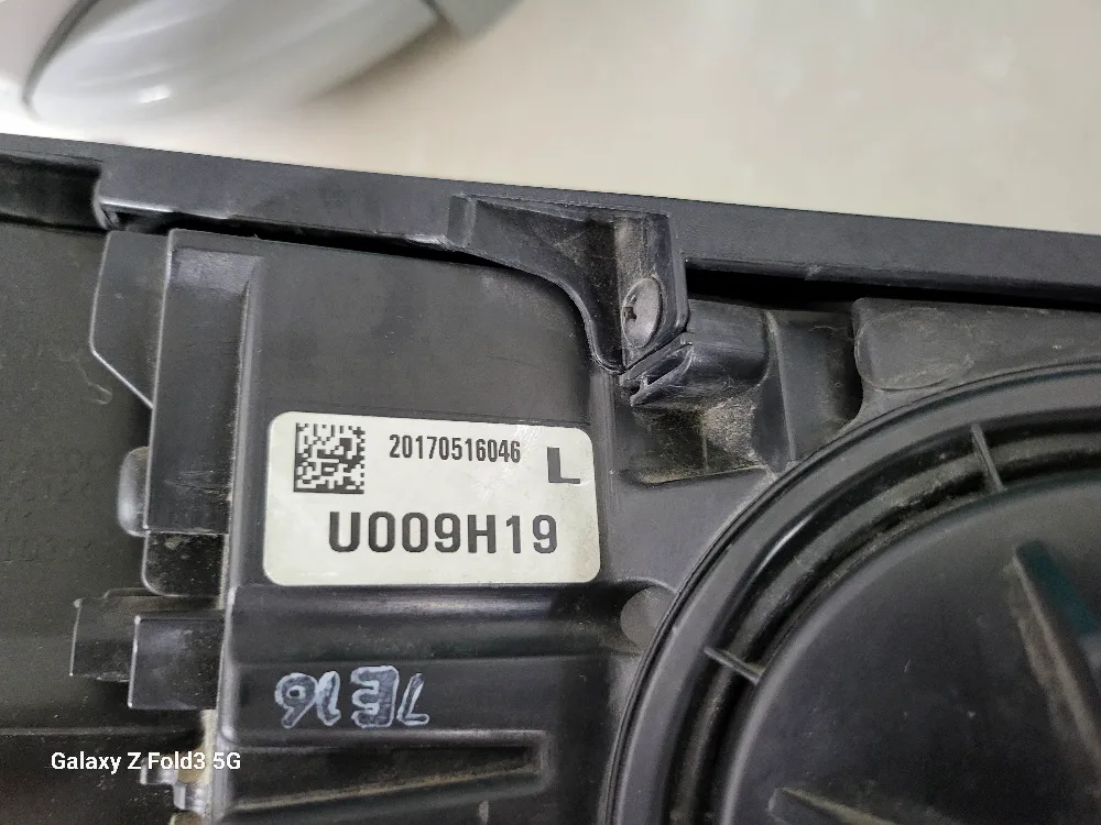 올뉴투싼TL  앞 전조등  중고 판매합니다.