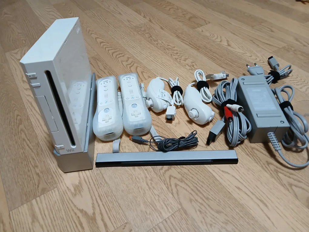 [중고]닌텐도 WII 정품 2인세트 화이트