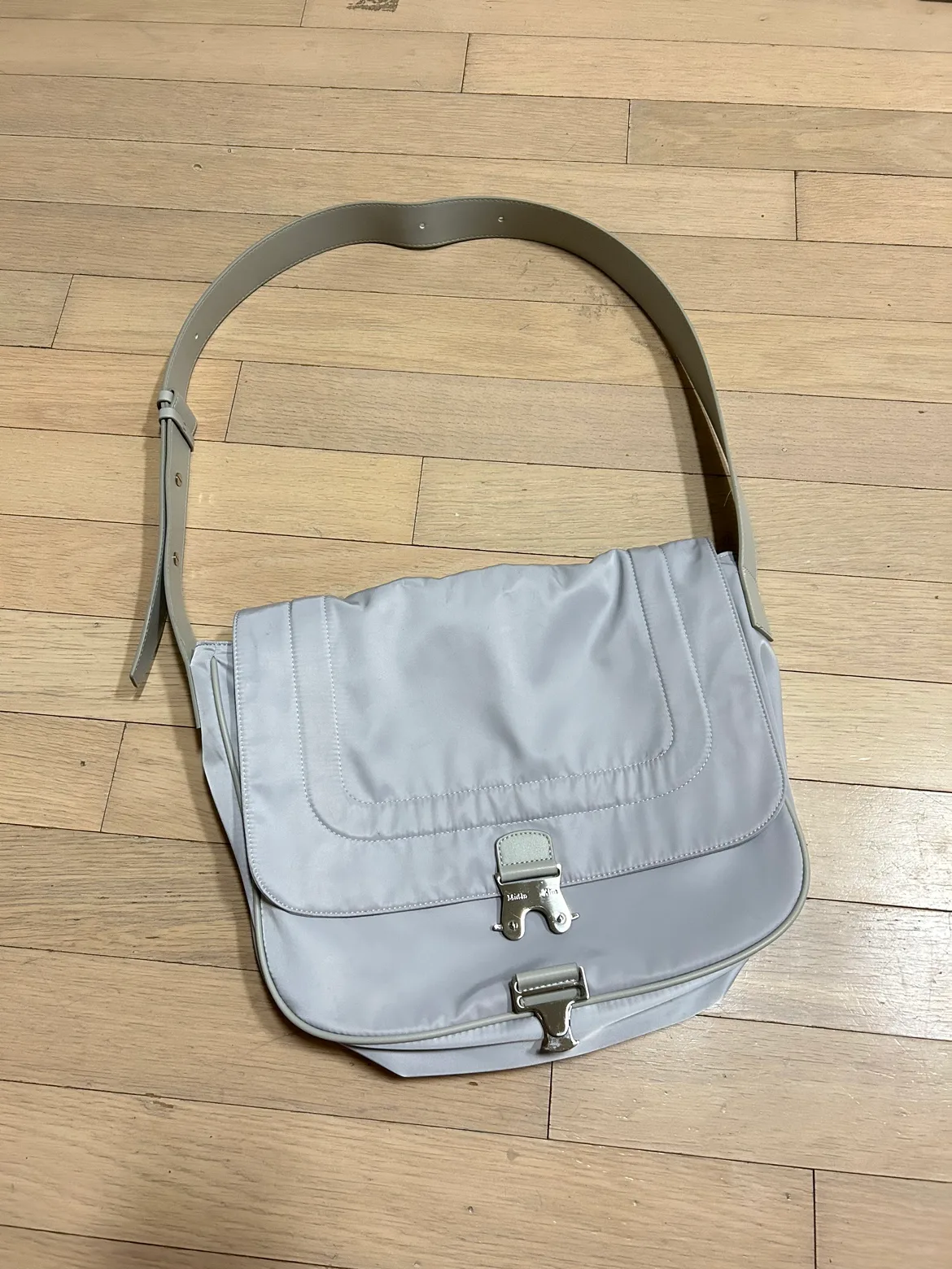 마뗑킴 중고 크로스백 싸게 가져가세요