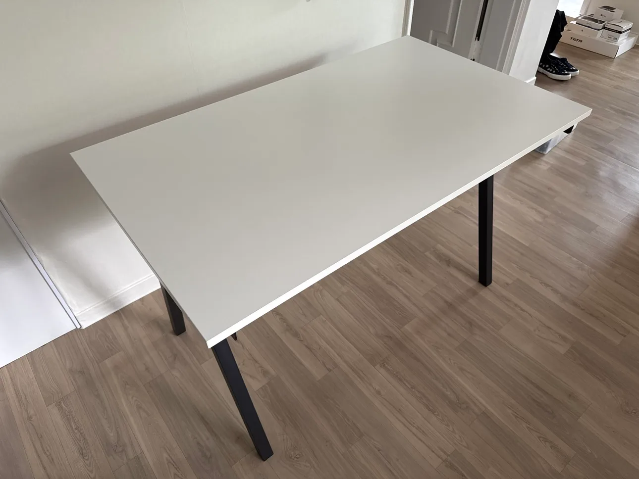 이케아 트로텐 TROTTEN 책상