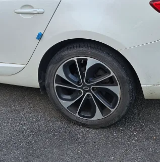 17인치 중고타이어구합니다