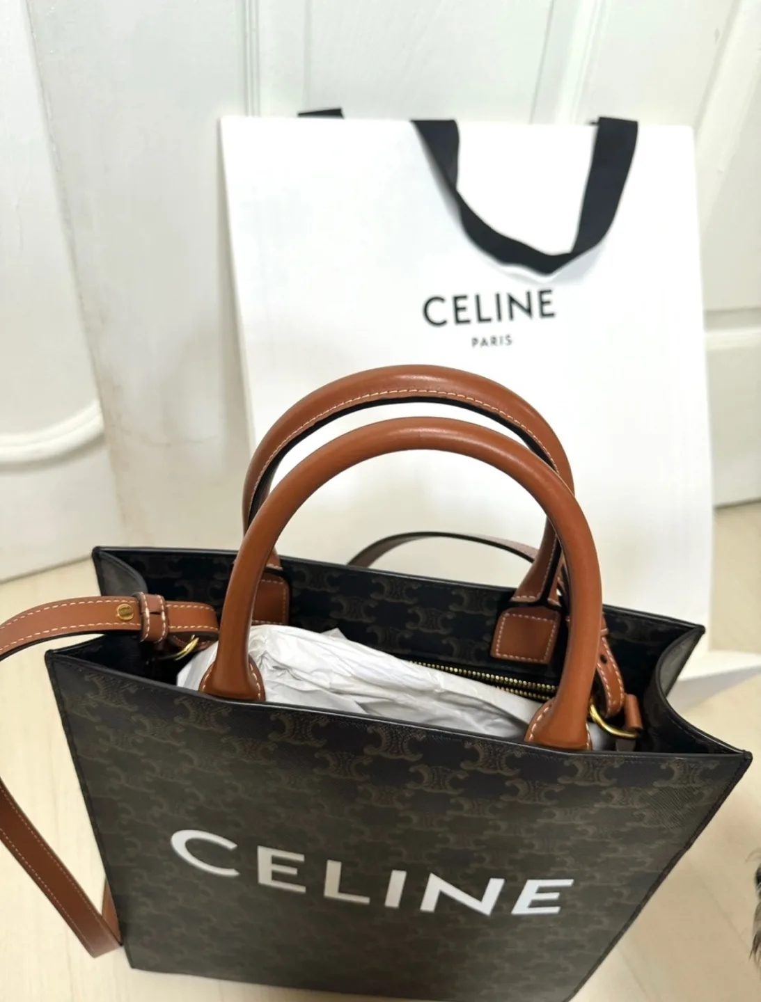 셀린느 카바스 백 팝니다