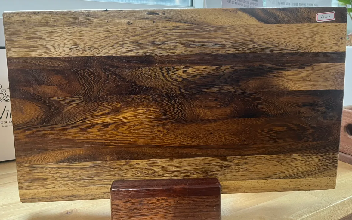 도마 팝니다 도마 받침대도 같이 드립니다(중고 아님,만든것 입니다)