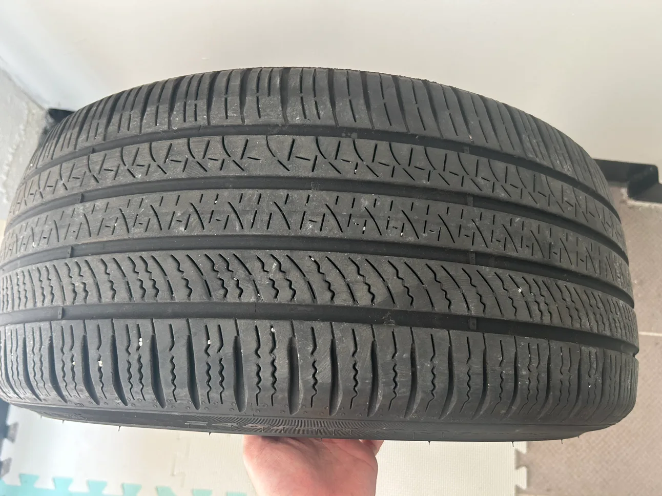 피렐로 피제로 245/40 R19 중고팝니다.