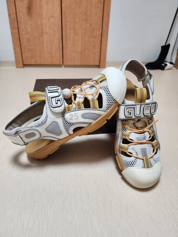 구찌 밸크로 샌들(새것같은 중고)정품