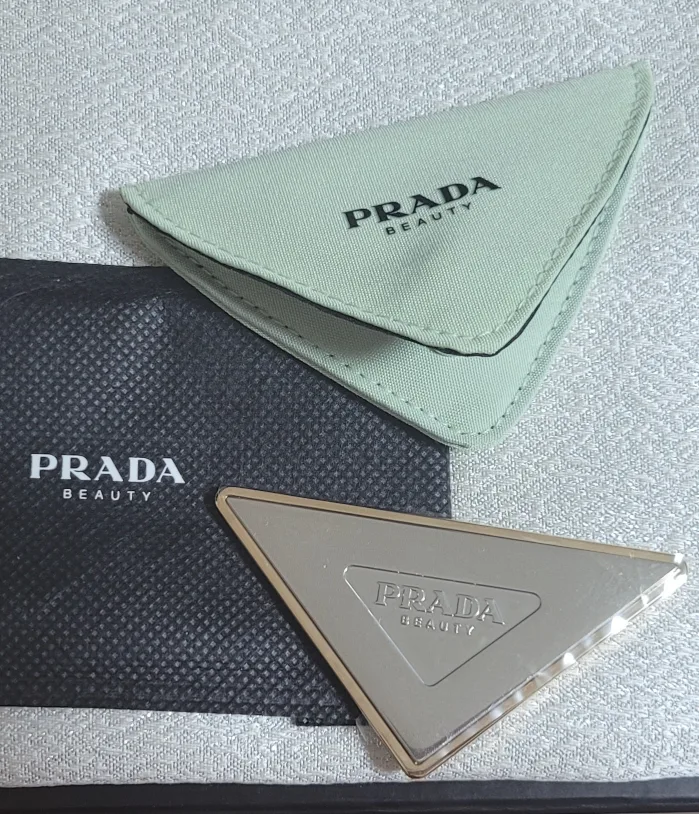 프라다 뷰티 휴대용 손거울