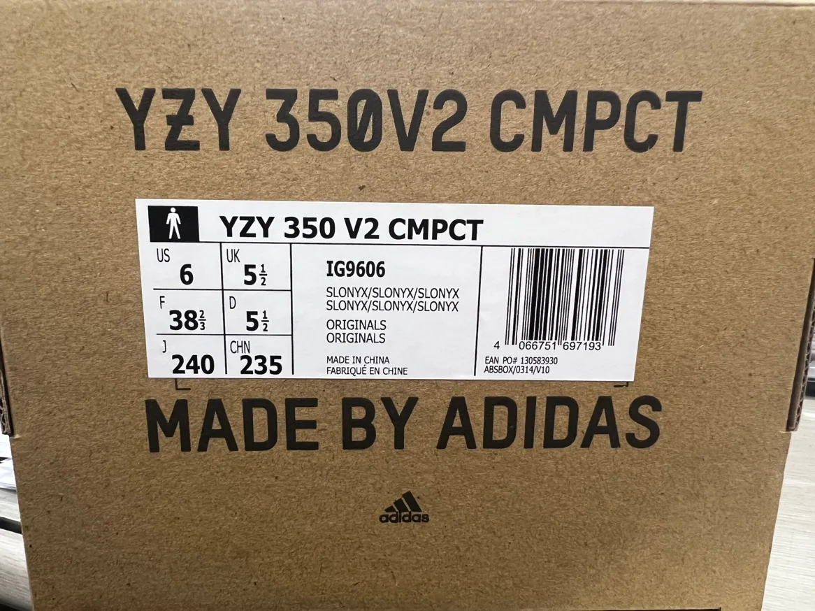 이지부스트350v2(IG9606) 240사이즈