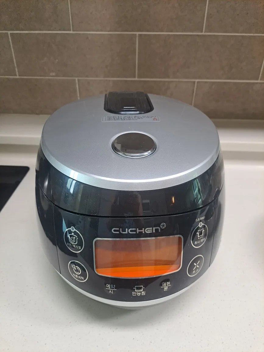 쿠첸6인용밥솥입니다