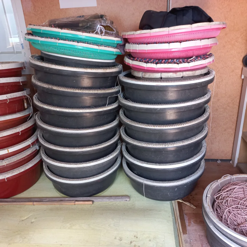 하모주낙 어장 새것6 중고38통 개당35000원 깨끗하고  낚시 갈이해 놓은것도 있고요 낚시 아릿장도 많아요