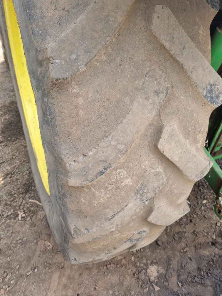 트랙터 16.9R38 중고 타이어 2개 팝니다