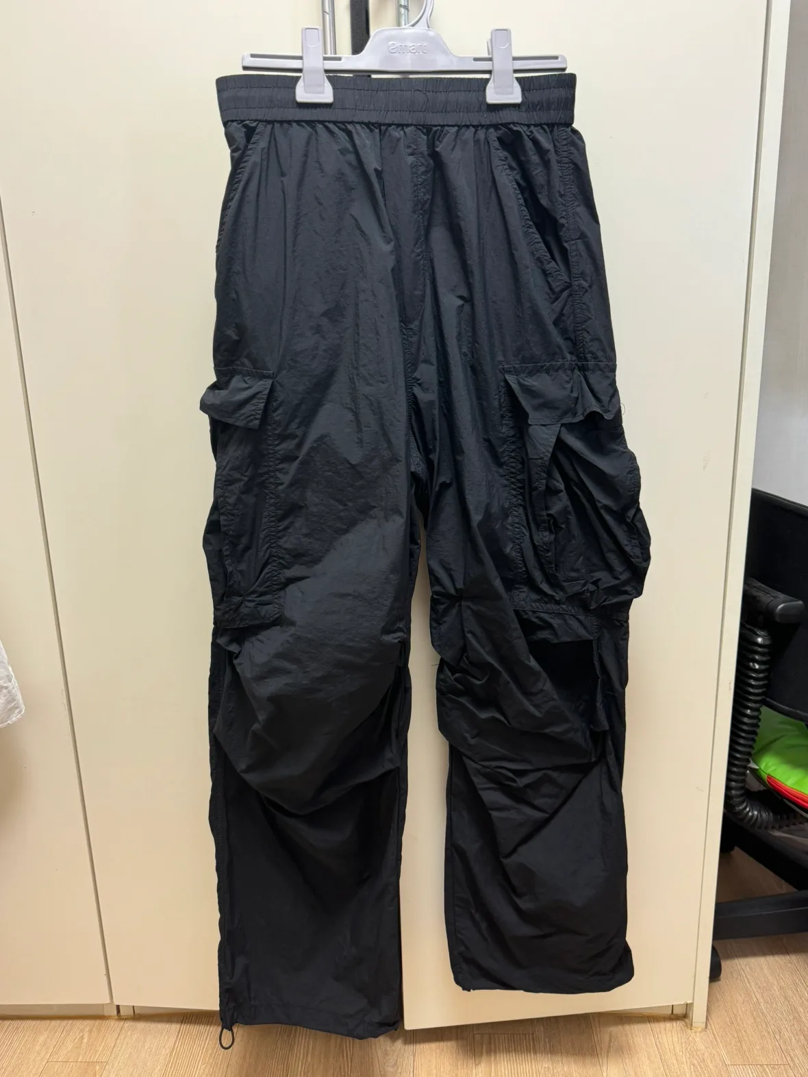 검정 카고 바지 팔아요