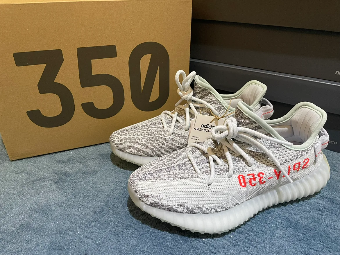 칸예 이지 부스트 350 V2 블루 틴트 2017 (새상품)