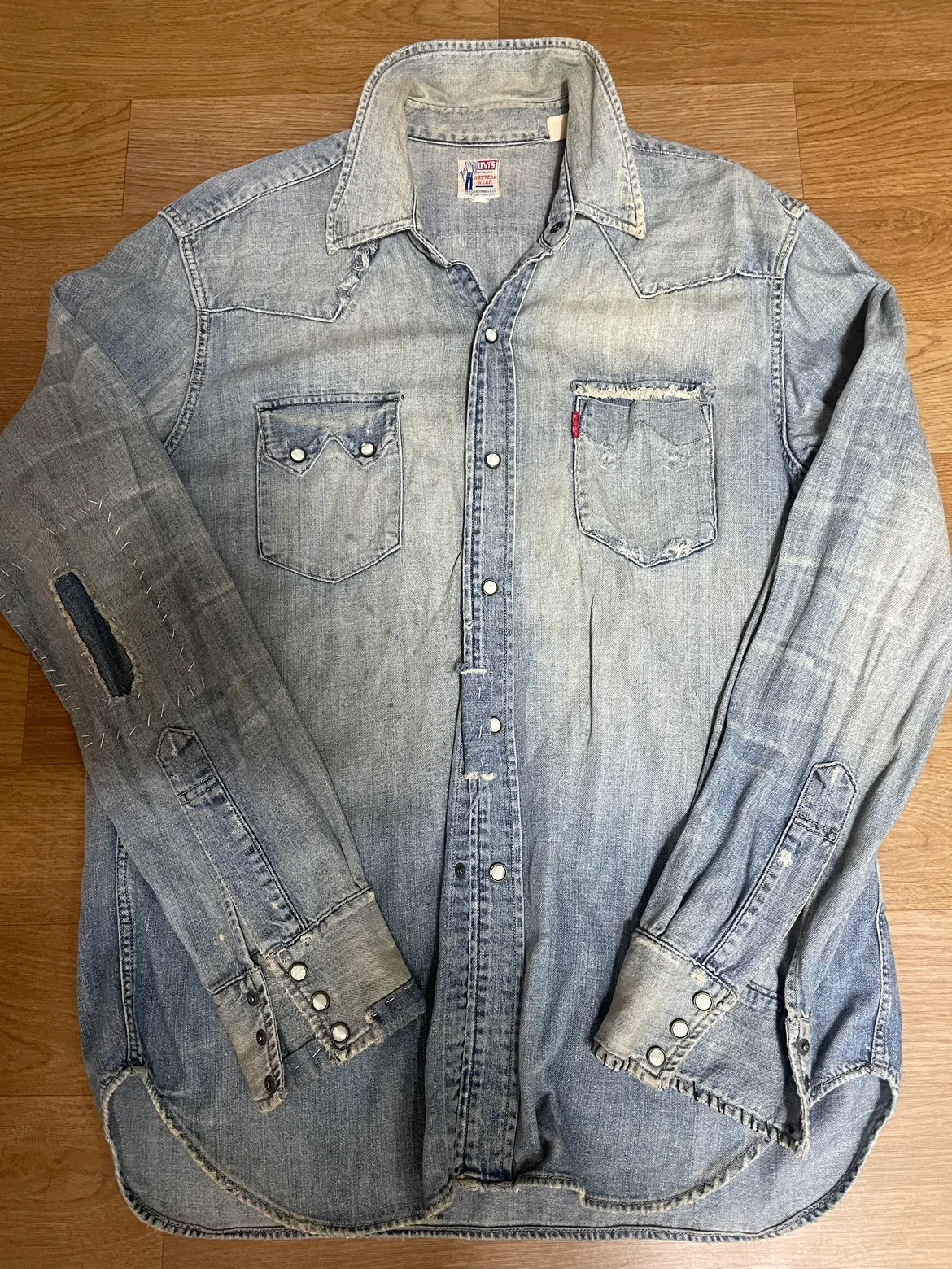 중고 의류 판매 (LVC / 리바이스 / 반스)