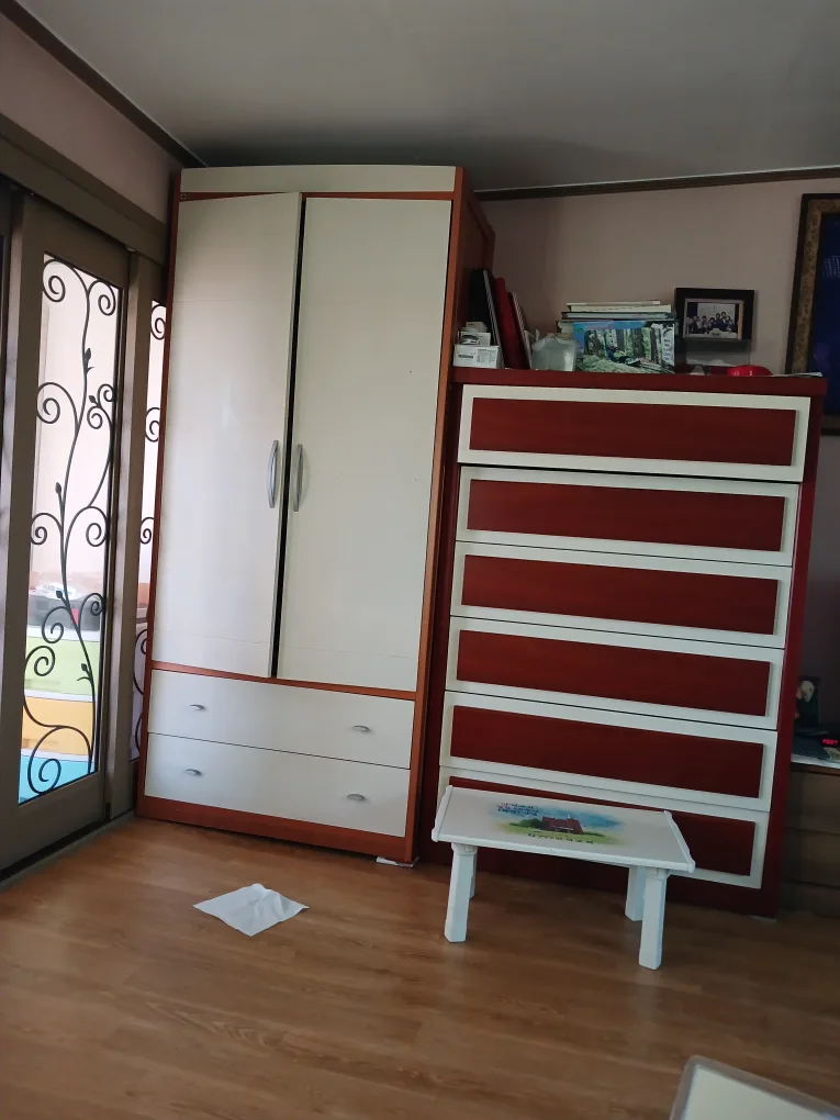 이사문제로서람장 작은옷장 깨끗합니다 가지로 오셨야됩니다