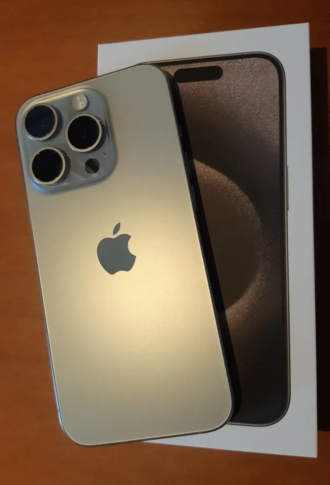 아이폰15프로 자급제 256기가 판매합니다 (색상: 내추럴 티타늄)