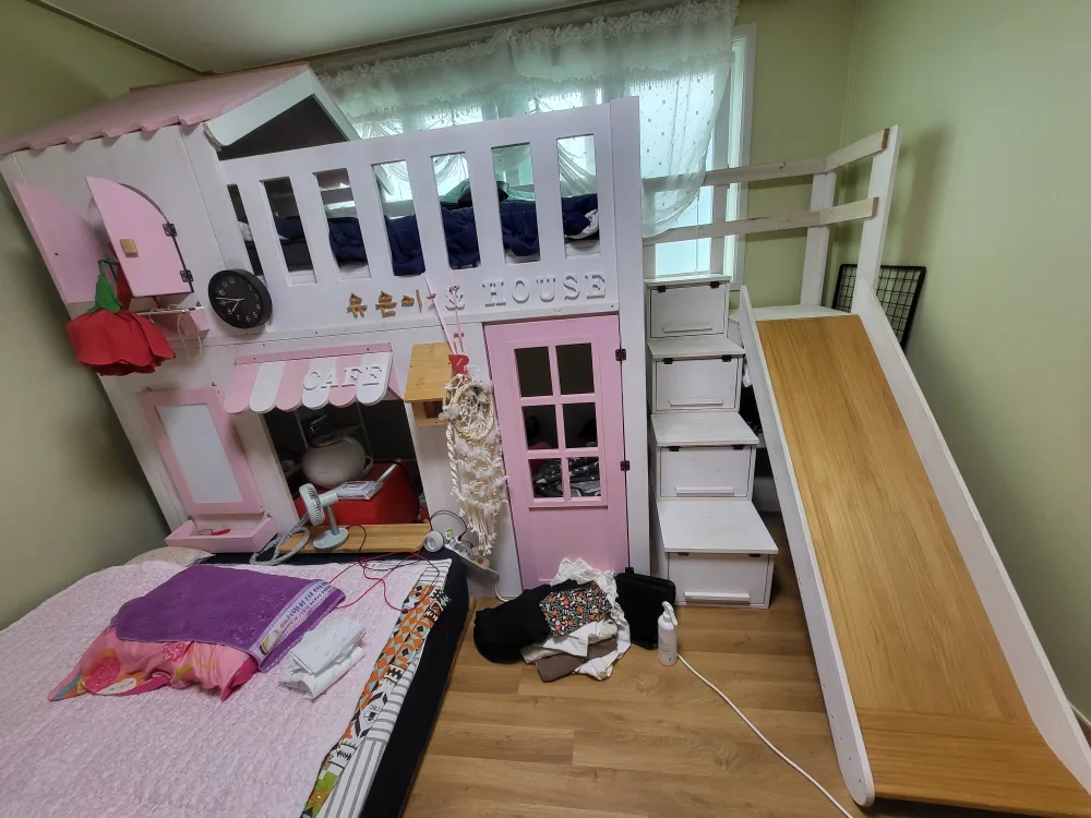 나눔합니다~~엄청탄탄하고 예뻐요~상태좋은편입니다하지만 중고이니가만하시기바랍니다^^매트리스는 없습니다~