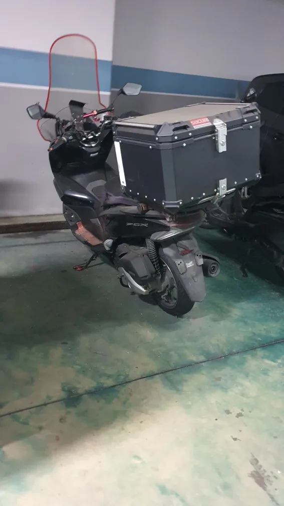 pcx2020 2년전에 중고로 250만원 주고 산걸   100만원 떨이로 팝니다.