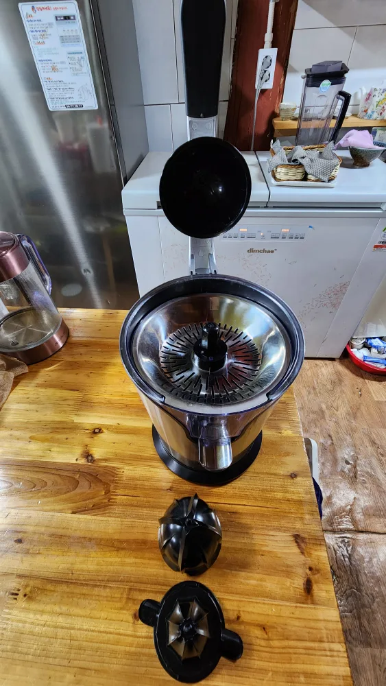 반자동 레몬, 오렌지 착즙기.