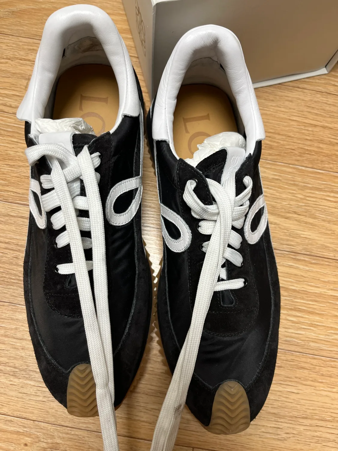 로에베 플로우 러너 검정 42사이즈