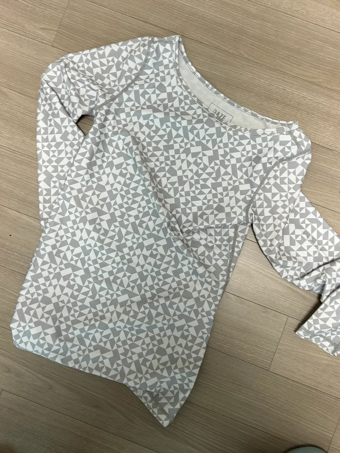 데이즈데이즈 래쉬가드 M