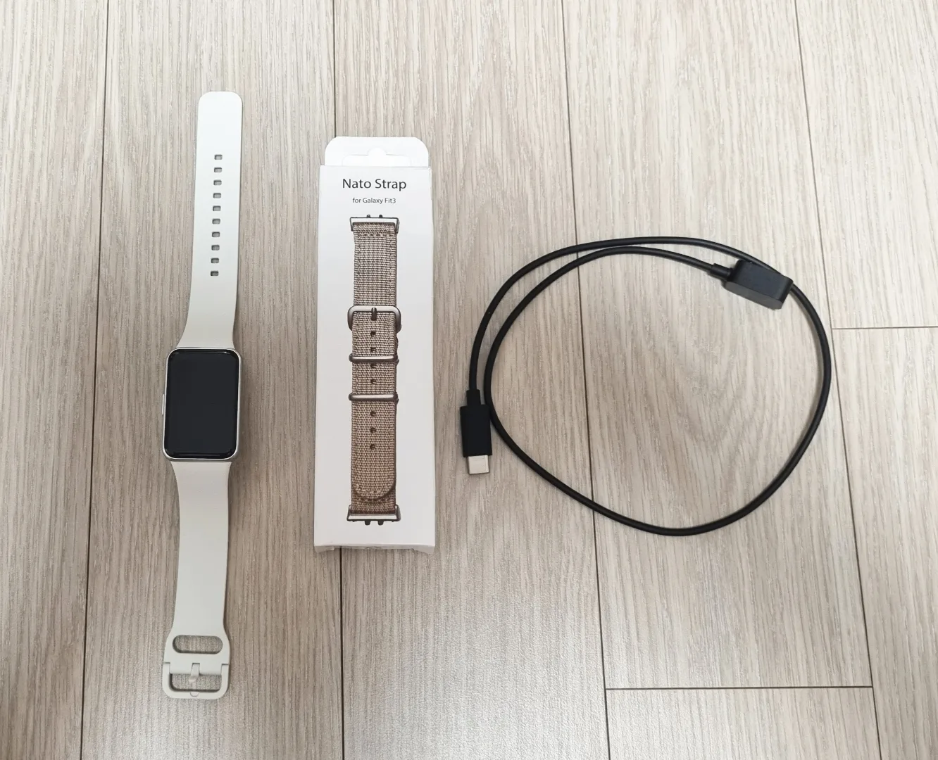 갤럭시 핏 3 실버 중고 판매 (나토 스트랩 포함)