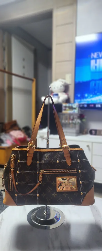 루이비통 리벳티 한정판 보스턴백