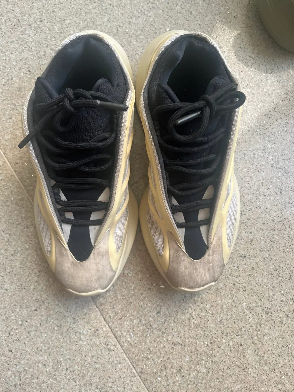 이지부스트 700 v3 아자엘 230사이즈