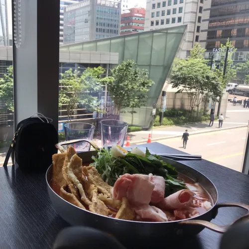날아라