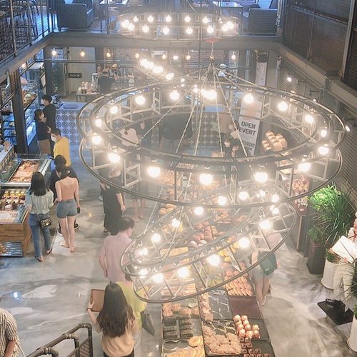 연이