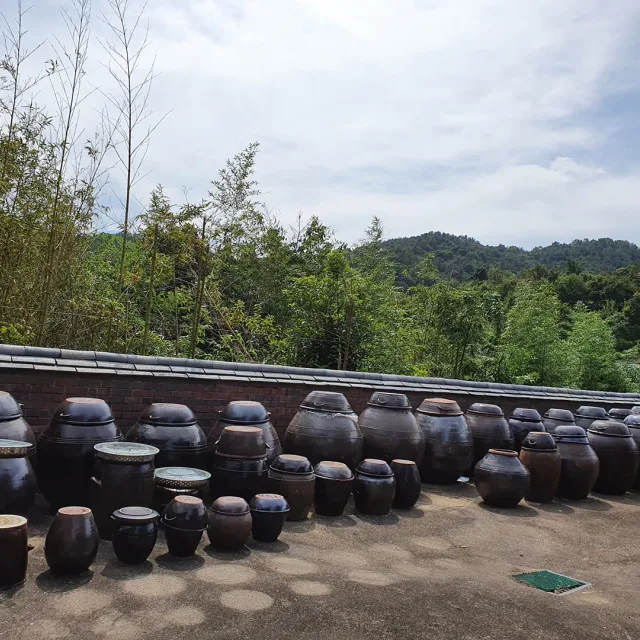 손잡아주자