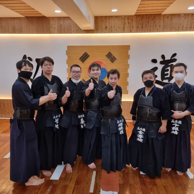 동동