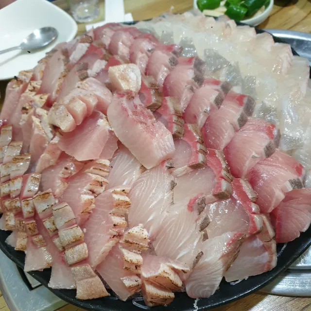 채채다다