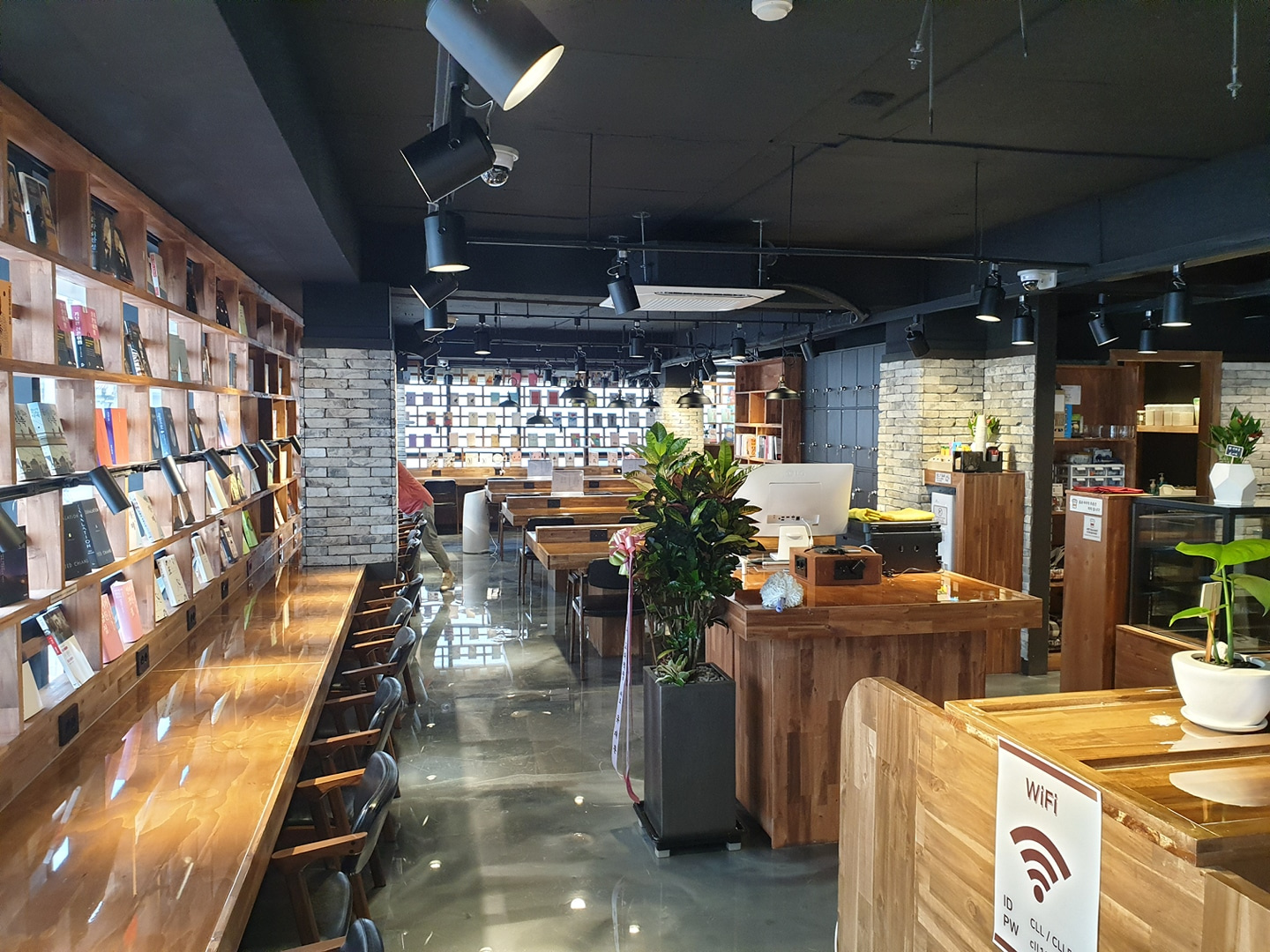 커피랑도서관 강남역점