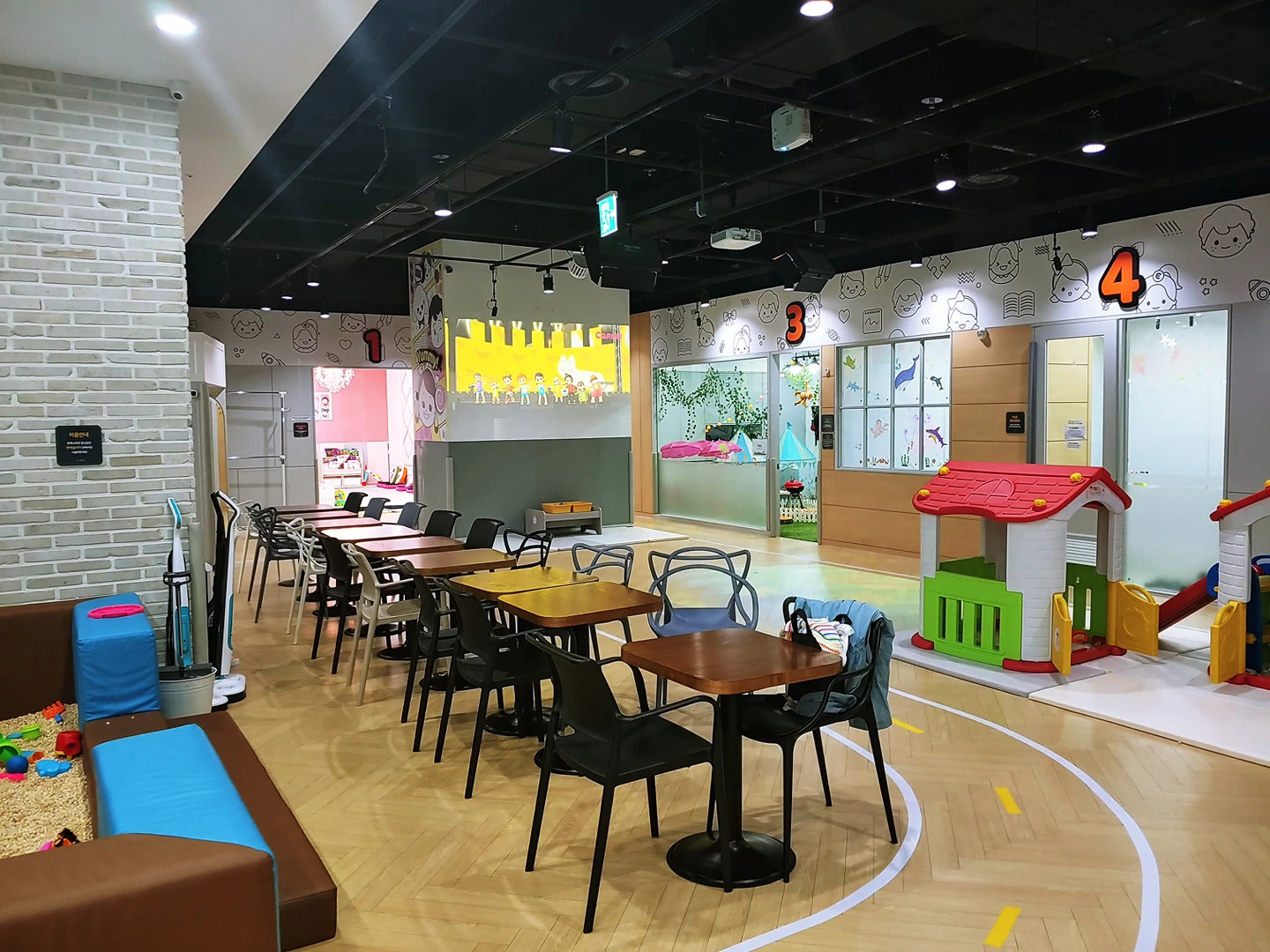 캐리키즈카페 IFC몰점